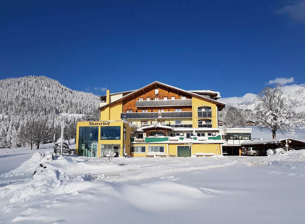 Außenansicht Premium Wanderhotel Steirerhof