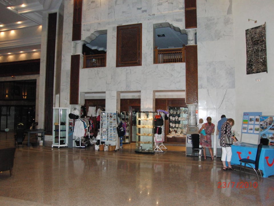 Imposante Lobby mit Blick auf Einkaufsbereich TUI MAGIC LIFE Africana