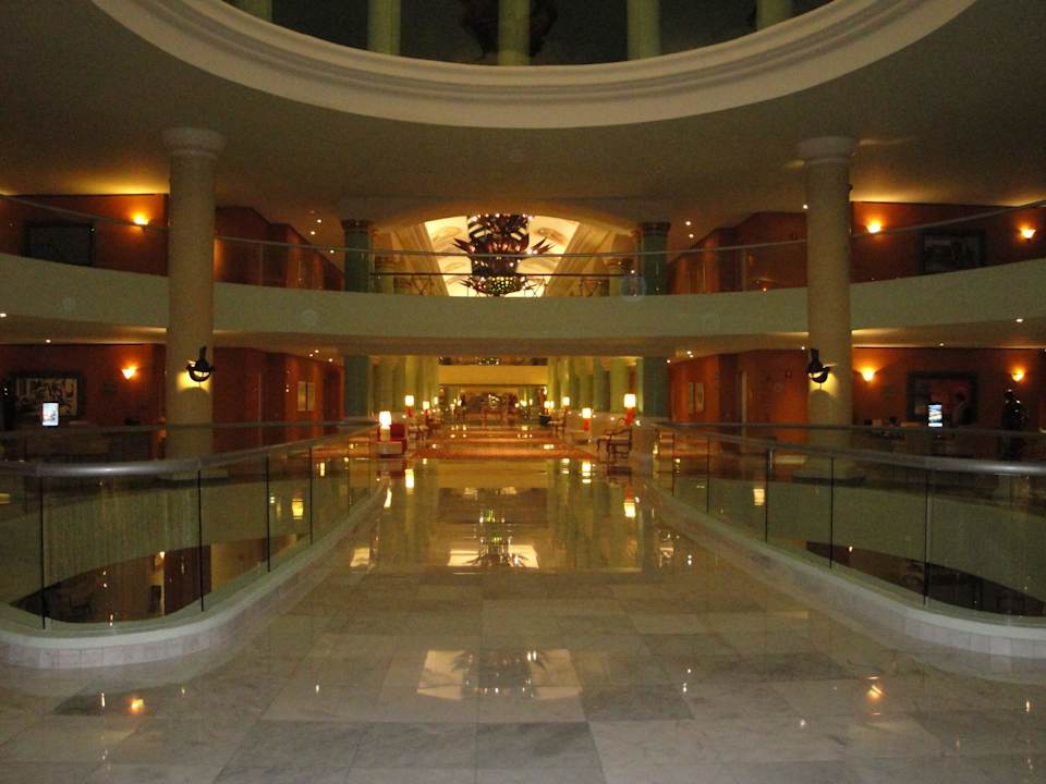 Schöne Atmosphäre am Abend JOIA Paraiso by Iberostar