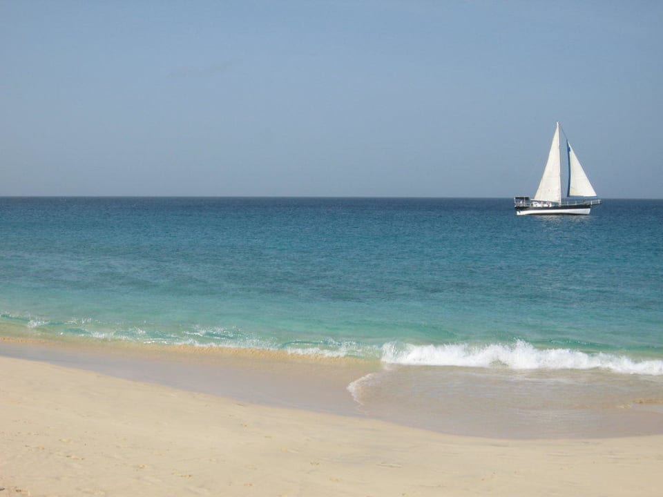 Strand mit Boot Hotel Riu Funana