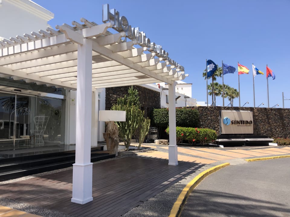 Außenansicht H10 White Suites