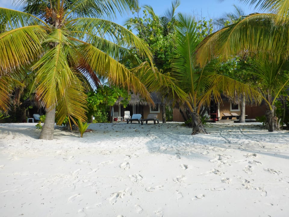 Blick auf Strandbungalow Kuredu Island Resort & Spa