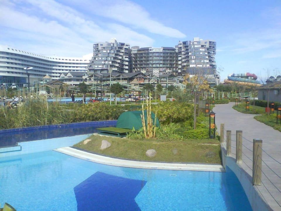 Hotelansicht vom Strand Limak Lara Deluxe Hotel & Resort