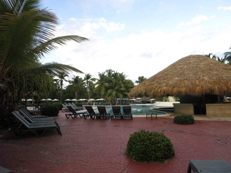 Pool ist etwas alt Catalonia Punta Cana - All Inclusive