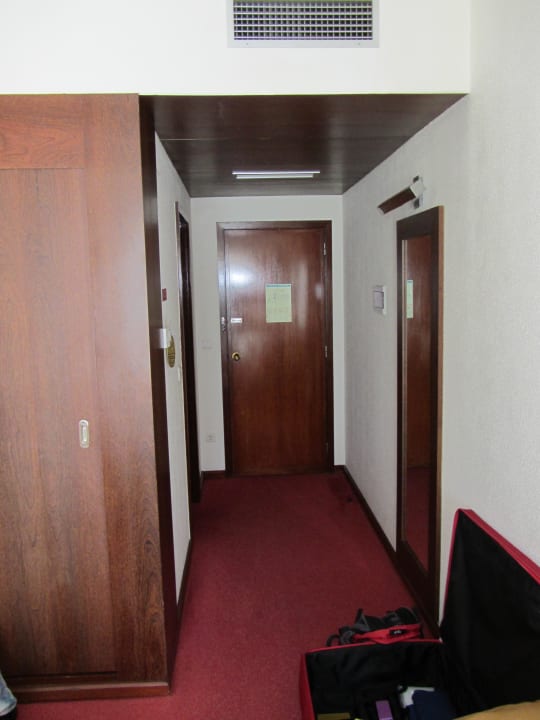 Zimmertür, links geht das Bad ab São Félix Hotel Hillside & Nature