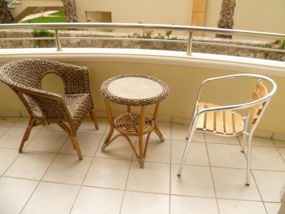 Balkon, Stühle zusammengewürfelt Vuni Palace Hotel