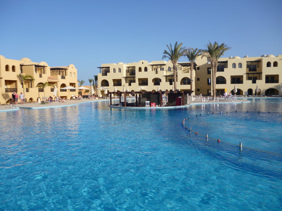 Большой бассейн с горками Stella Garden Resort & Spa, Makadi Bay