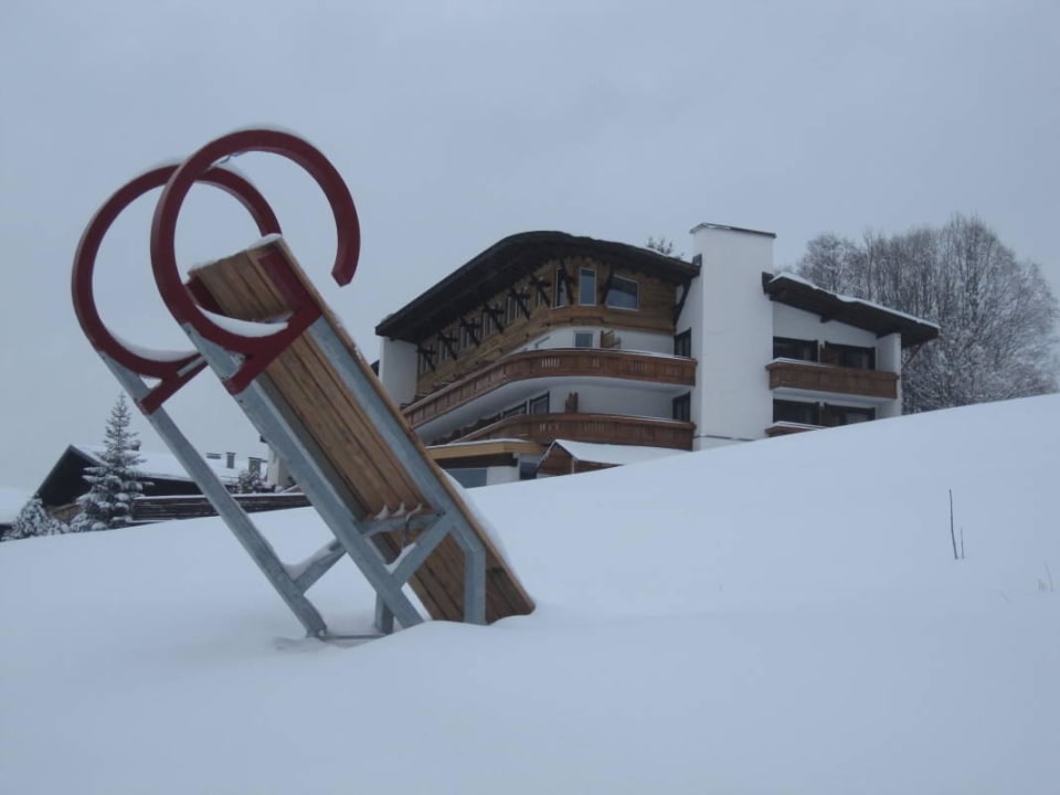 Auf zum Schlittenfahren Berghotel Tirol