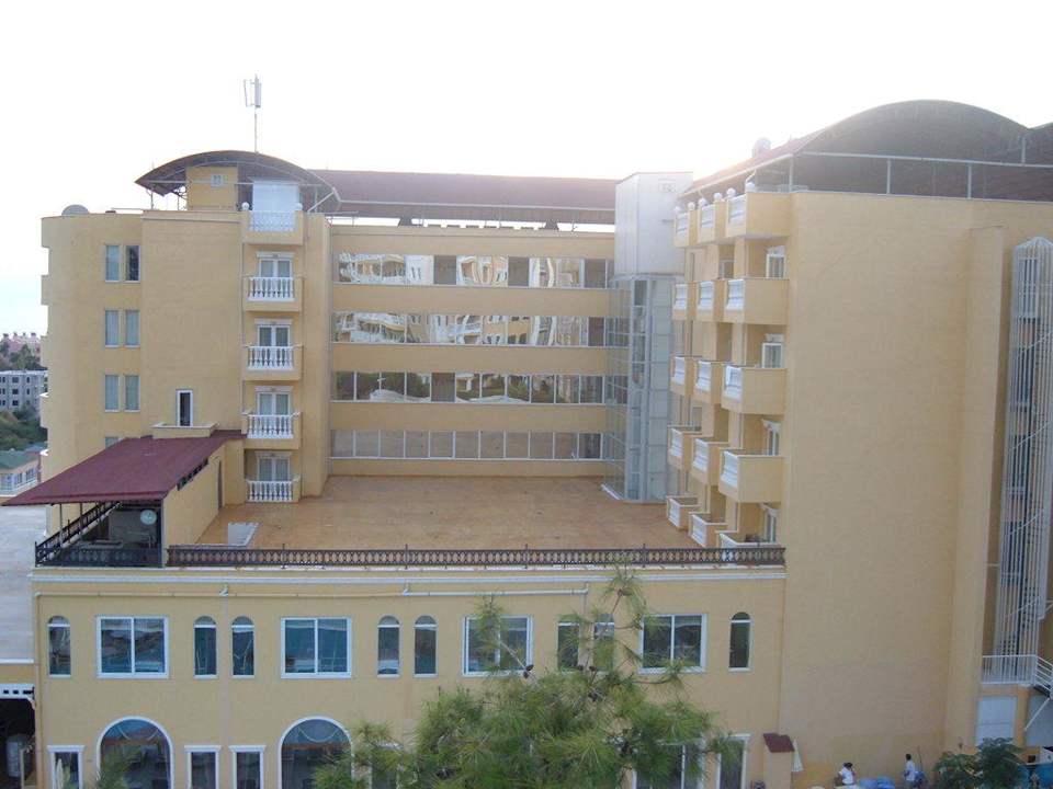 Blick aufs Hotel Larina Resort Spa & Hotel