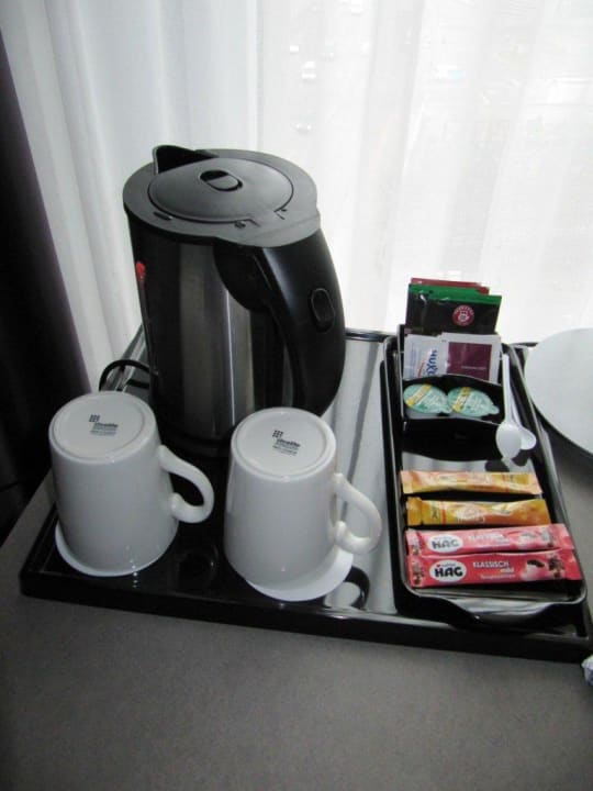 Wasserkocher mit Kaffee und Tee Mercure Hotel Hamburg Mitte