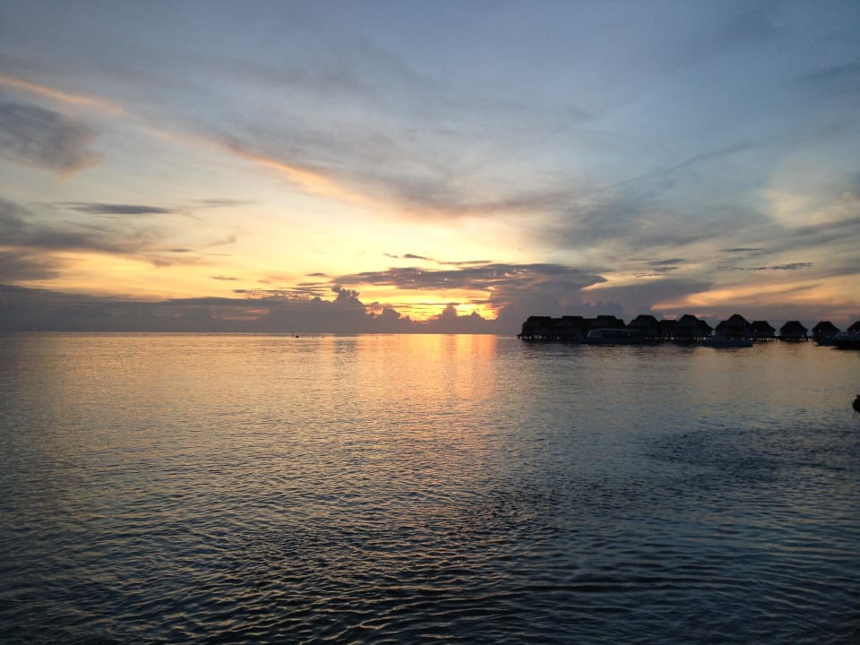 Sonnenuntergang vom Zimmer aus Machchafushi Island Resort & Spa Maldives, The Centara Collection