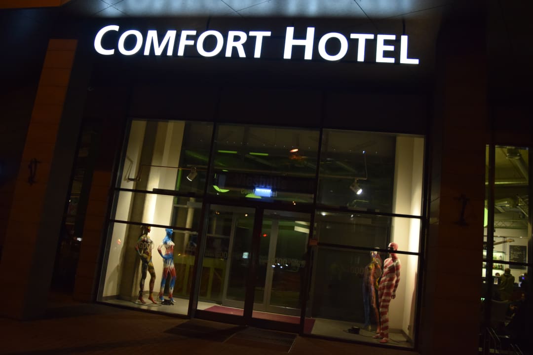 Eingang des Hotels  Comfort Hotel LT