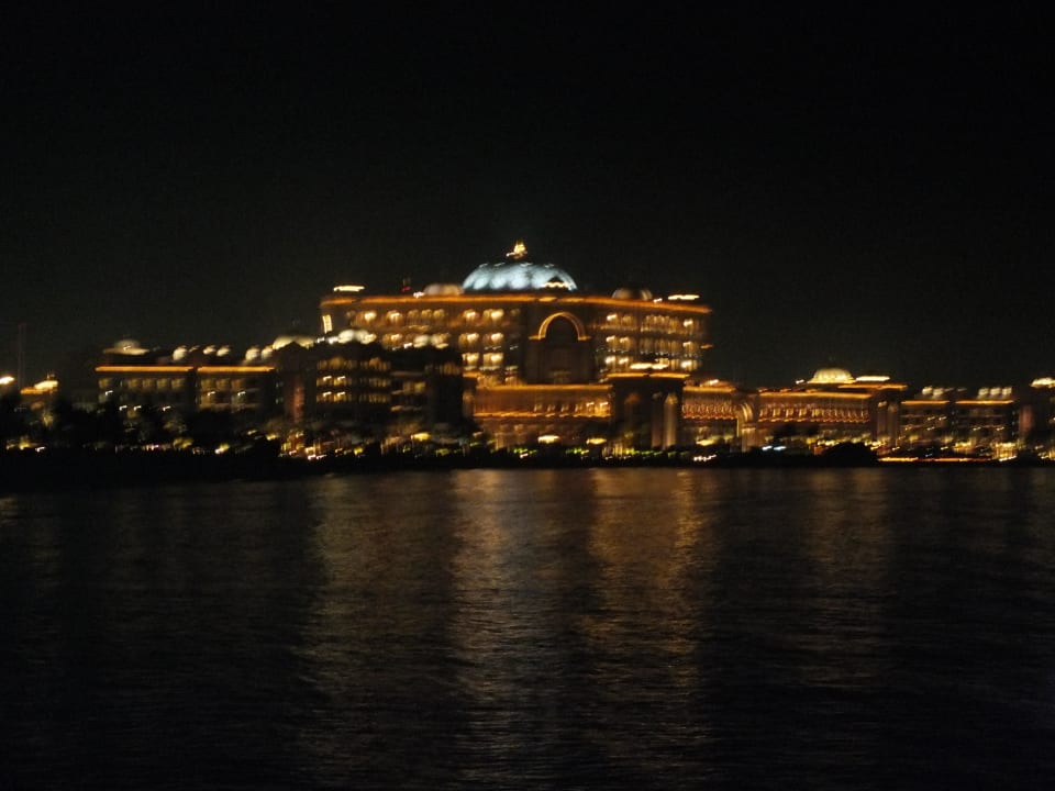 EP von der Mall aus Emirates Palace Mandarin Oriental