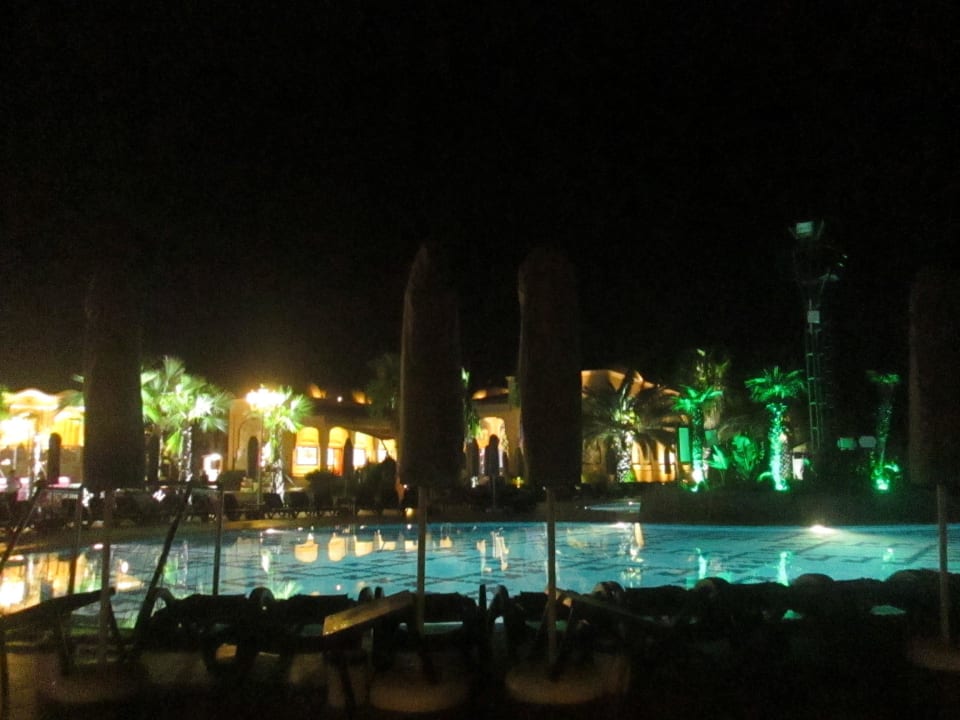 Hauptpool bei Nacht Güral Premier Belek