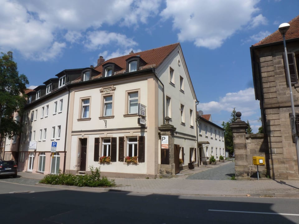 The front view Pension Zum Edlen Hirschen