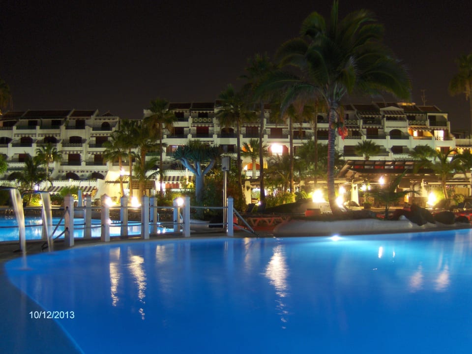 Pool by night  Parque Santiago IV Official