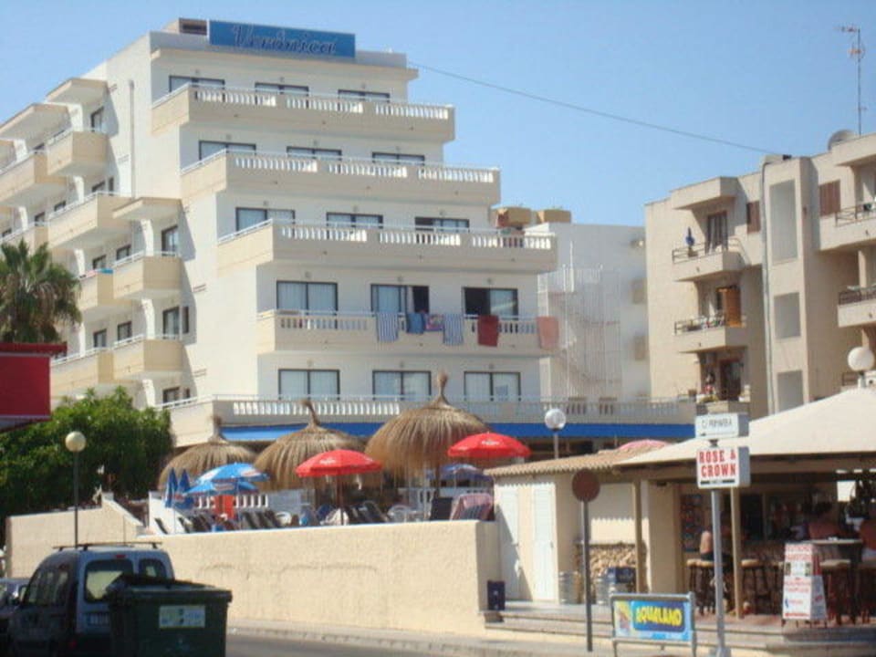 Vom Strand aus fotografiert R2 Veronica Beach Hotel