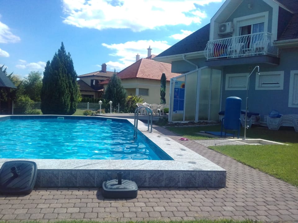 Pool Hotel Kék Vendégház