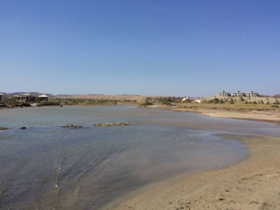 Neues Wadi / Lagune. Hoffenlich lässt man die so Three Corners Equinox Beach Resort