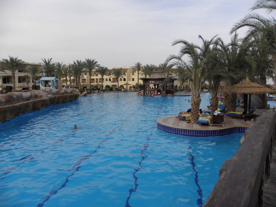 Basen Sea Beach Edge By Rotana