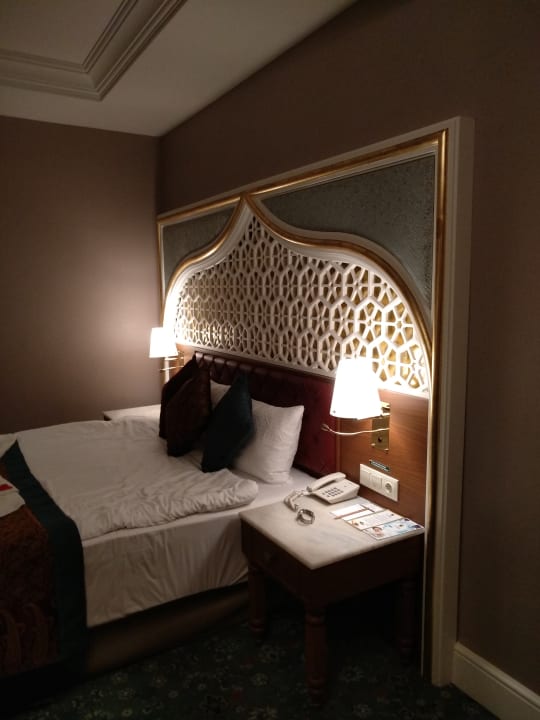 Zimmer Royal Taj Mahal Hotel