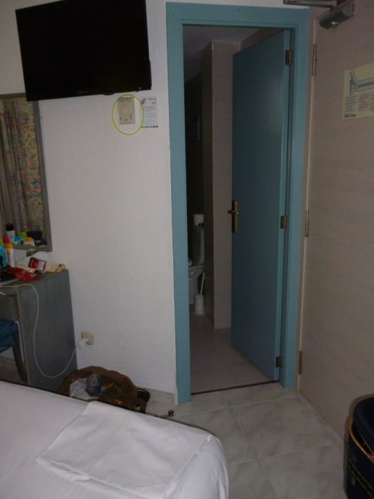 Viel zu kleines Zimmer und Bett Caprice Janeiro Hotel & Spa