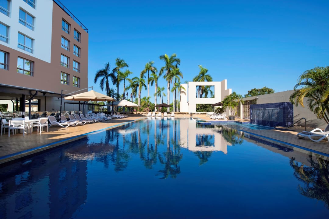 Pool DoubleTree by Hilton Hotel Esplanade Darwin