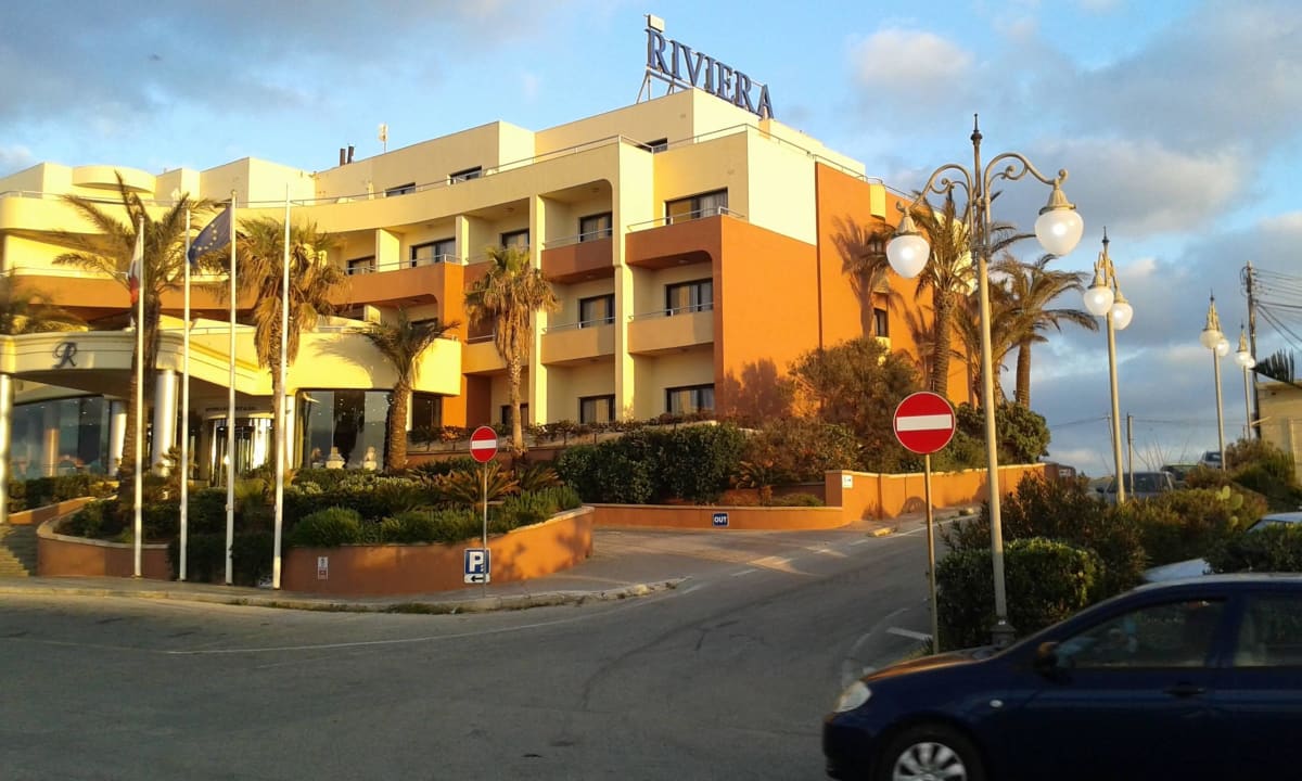 Links war die See und rechts das Hotel - Nr2 Riviera Spa Resort - Adults Only