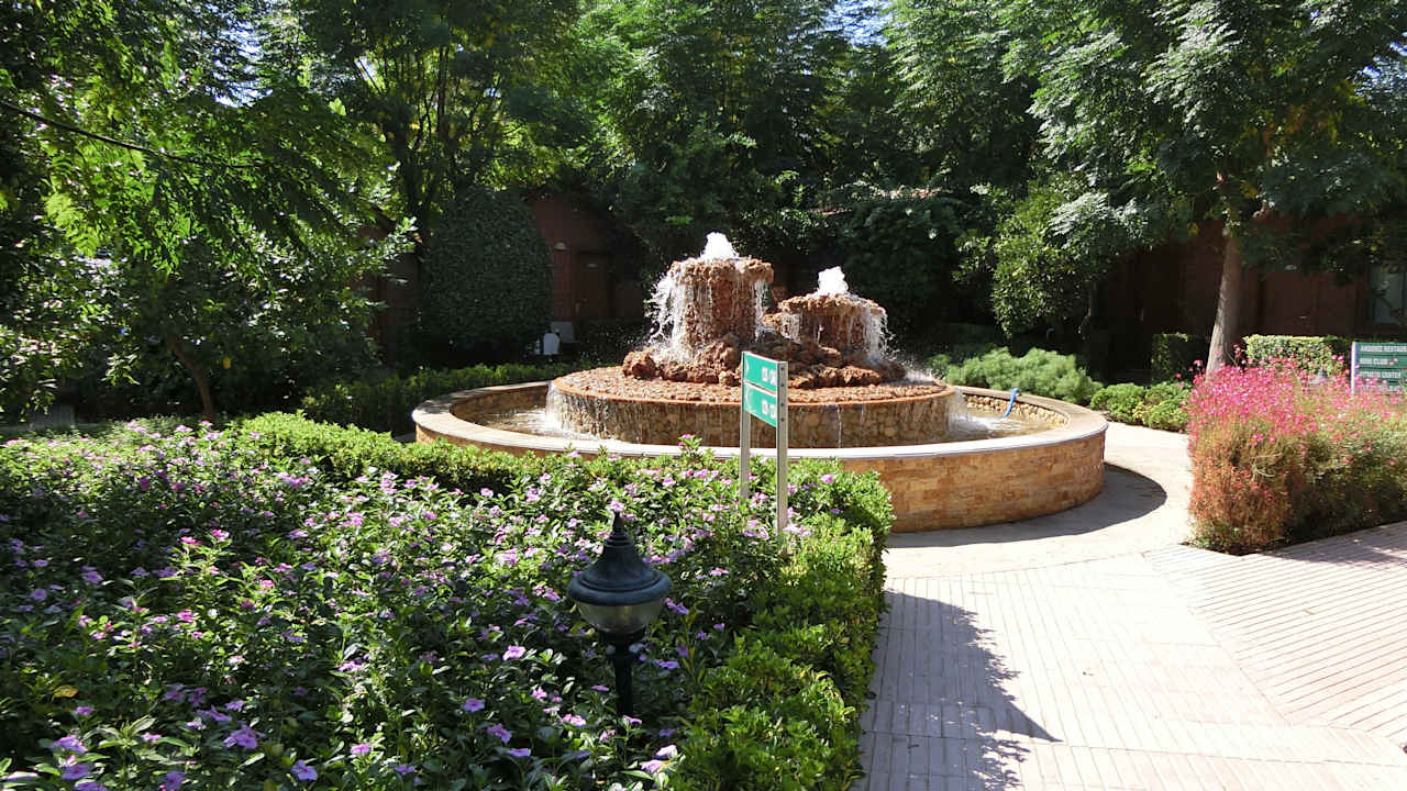 Brunnen, ziemlich zentral gelegen Can Garden Beach