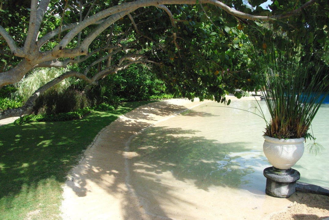 Sandstrand am einen der Pools The Laguna A Luxury Collection Resort & Spa