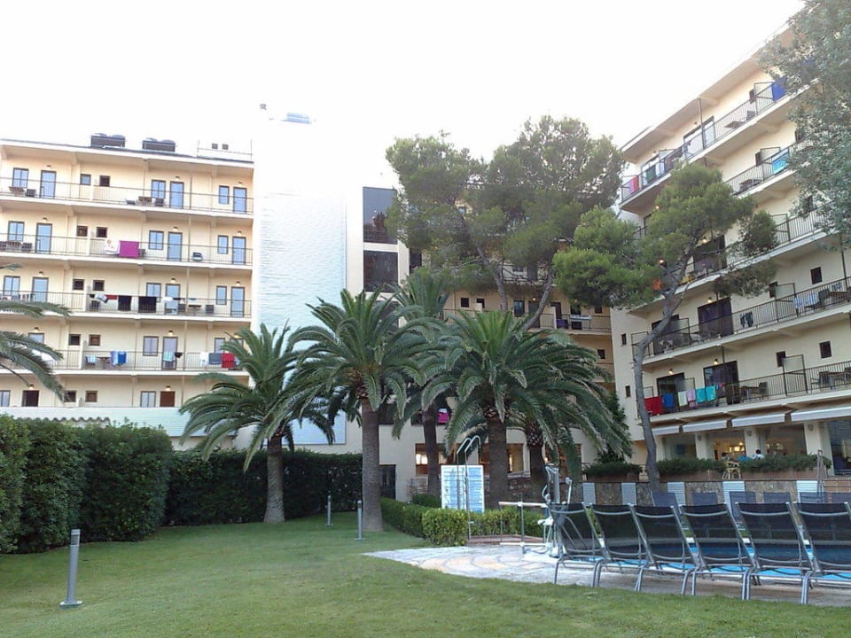 Außenansicht vom Garten/Pool AYA Seahotel - Adults only