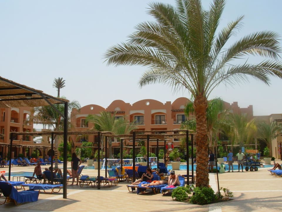 Die Poolanlage des El Madina Jaz Dar EL Madina