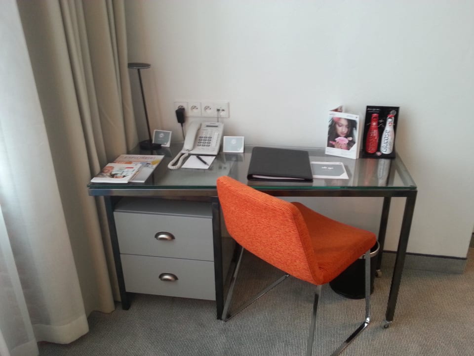 Zimmer 454 - Arbeitsbereich Vienna House Andel's Lodz