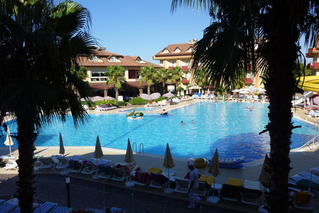 Blick vom Zimmer auf den Pool Hotel Orfeus Park