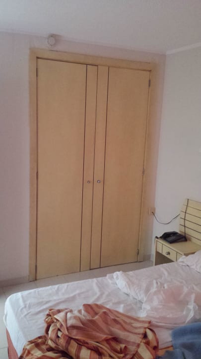 Unmoderner Kleiderschrank Alcudia Garden Aparthotel