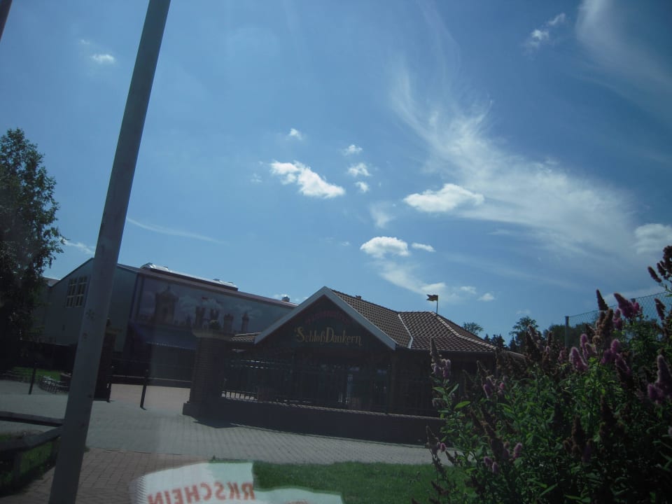 Haupteingang zum Freizeitzentrum Ferienzentrum Schloss Dankern