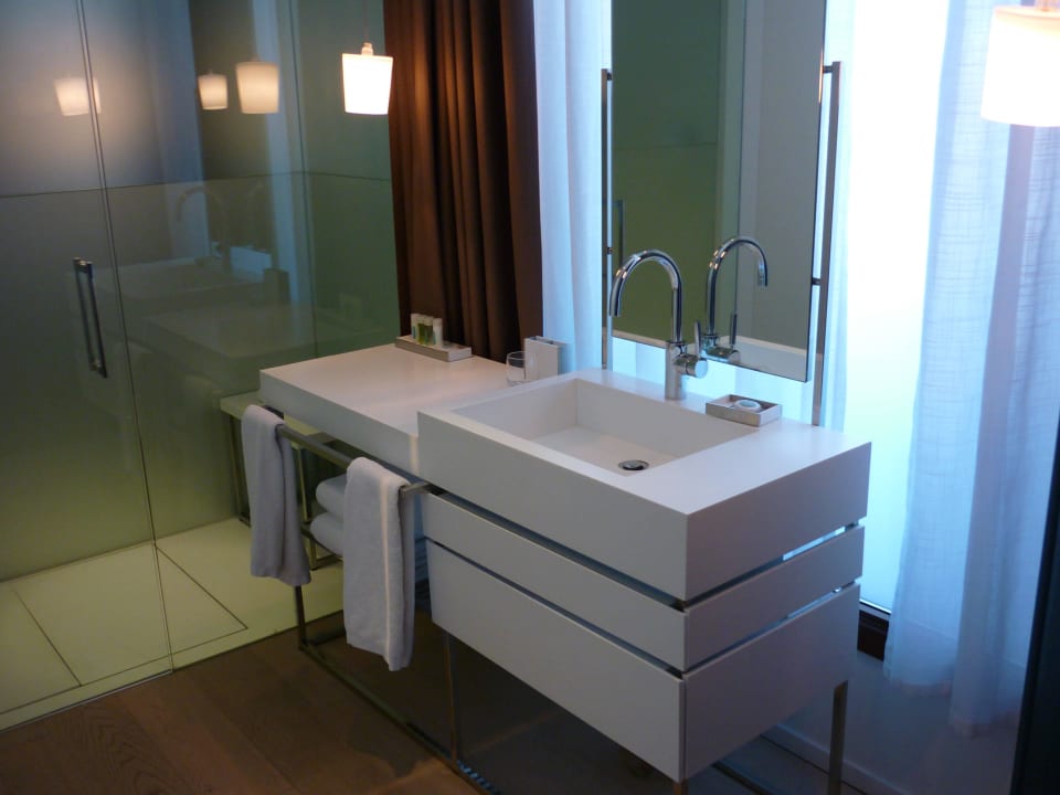 Waschbecken und Dusche Hotel Casa Torner i Güell