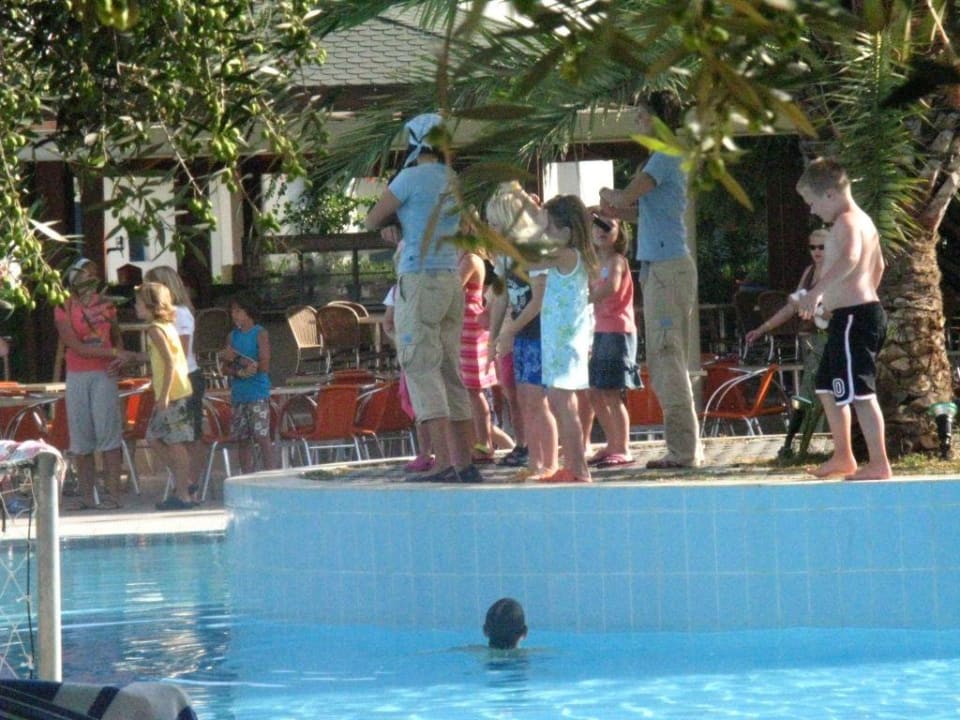 Baadingootanz TUI KIDS CLUB Alex Beach