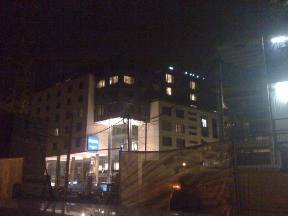 Nachts ist es in Köln dunkel Dorint Hotel am Heumarkt Köln
