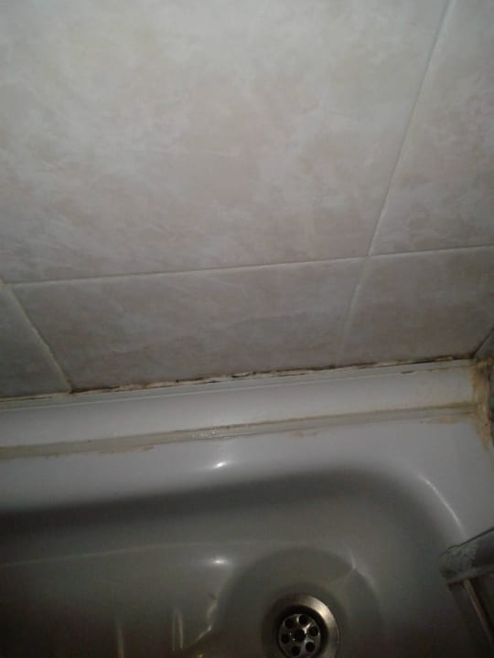 Schimmel im Bad Club Hotel Mirabell