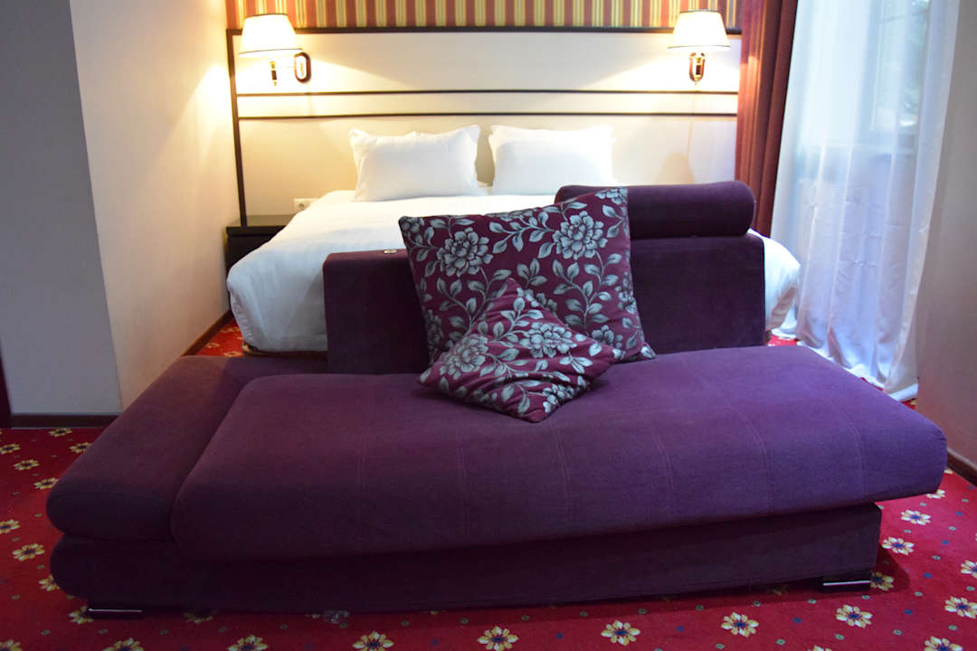 Sofa war schon total ausgesessen Hotel & Spa Borjomi Palace