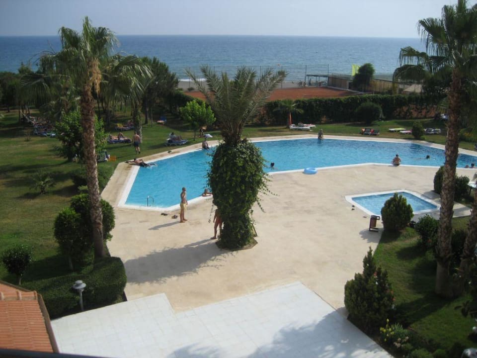 Der Pool Club Turtas Beach Hotel