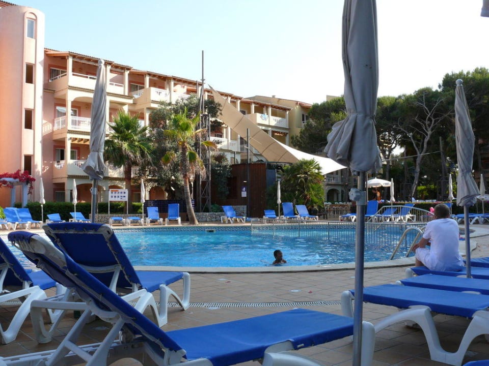 Der Pool am frühen Abend Zafiro Bahia