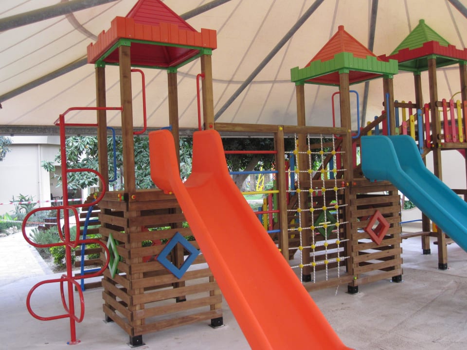 Überdachter Spielplatz Hotel Grand Side