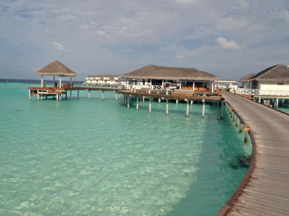 Auf dem Weg zur Rezeption, Bar, Wasservillen Machchafushi Island Resort & Spa Maldives, The Centara Collection