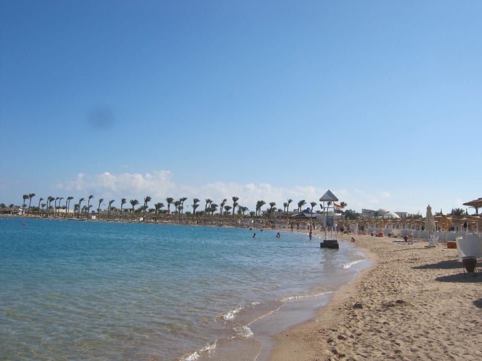 Kleiner aufgeschütteter Hotelstrand Pickalbatros Dana Beach Resort - Hurghada