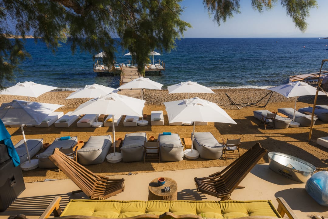 Strand La Local Beach & Hotel