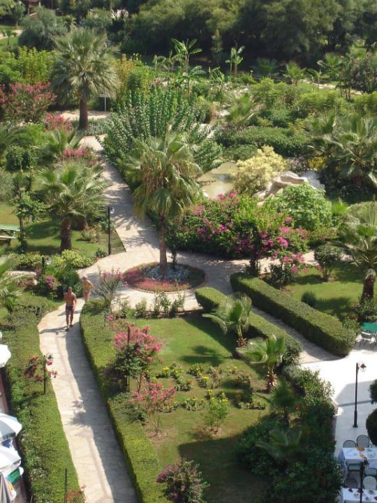 sehr schöne Gartenanlage Bella Resort & Spa