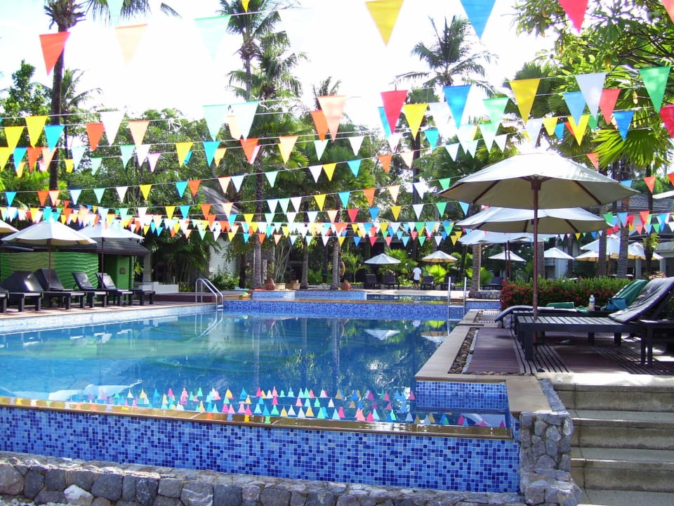 Für das Wasserfest geschmückt La Flora Khao Lak