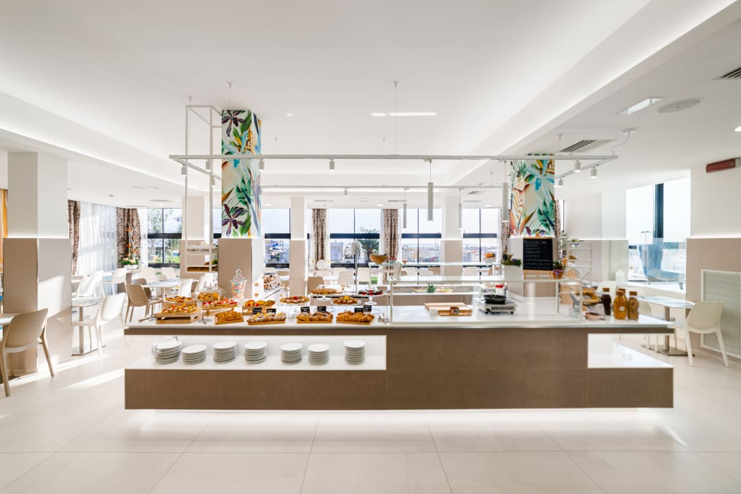 Gastro Hotel Ariane - BEACHFRONT, Breakfast XXL & Sea View